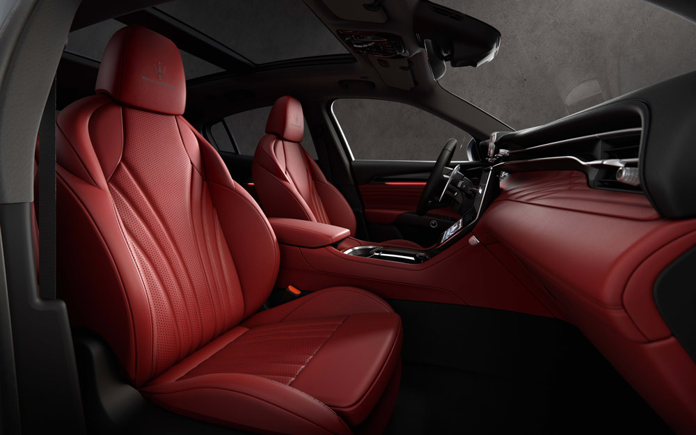 Dettaglio sedili in pelle rossa - Maserati Grecale Modena